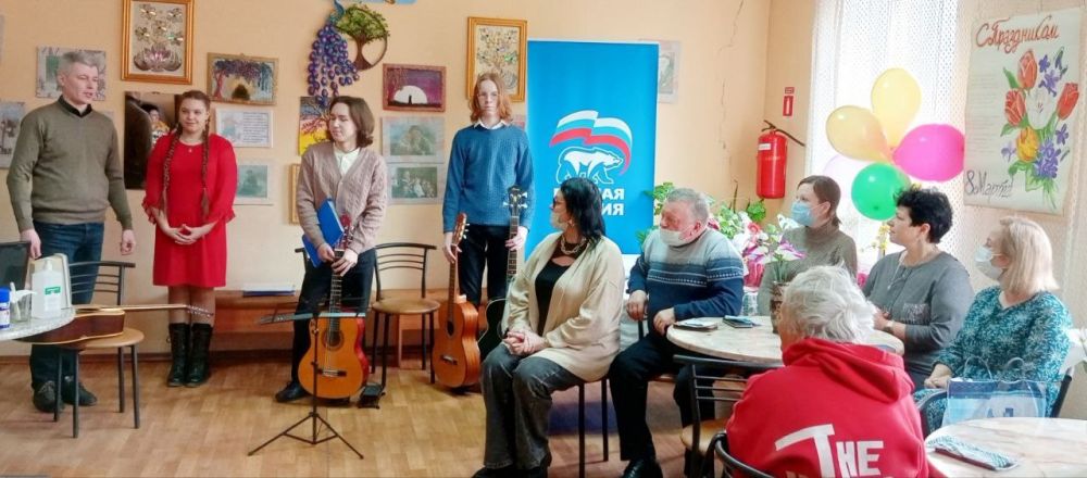 Наталья Бегуненко: В преддверии Международного женского дня, управляющий делами Управы Петровского внутригородского района Администрации городского округа Донецк Мацан Татьяна Александровна и председатель «Совета ветеранов... Наталья Бегуненко: В преддверии Международного женского дня, управляющий делами Управы Петровского внутригородского района Администрации городского округа Донецк Мацан Татьяна Александровна и председатель «Совета ветеранов...