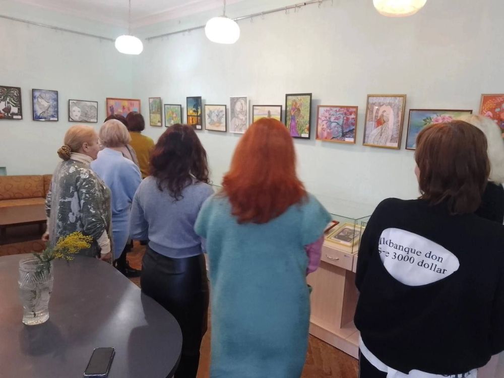 Сегодня, 7 марта, в преддверии женского праздника, в Музее истории г.Харцызск открылась выставка работ учащихся и преподавателей МБУДО "Зугрэсская детская школа искусств" Марченко Л.А Сегодня, 7 марта, в преддверии женского праздника, в Музее истории г.Харцызск открылась выставка работ учащихся и преподавателей МБУДО "Зугрэсская детская школа искусств" Марченко Л.А