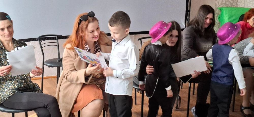 В детских садах Снежного отметили Международный женский день В детских садах Снежного отметили Международный женский день