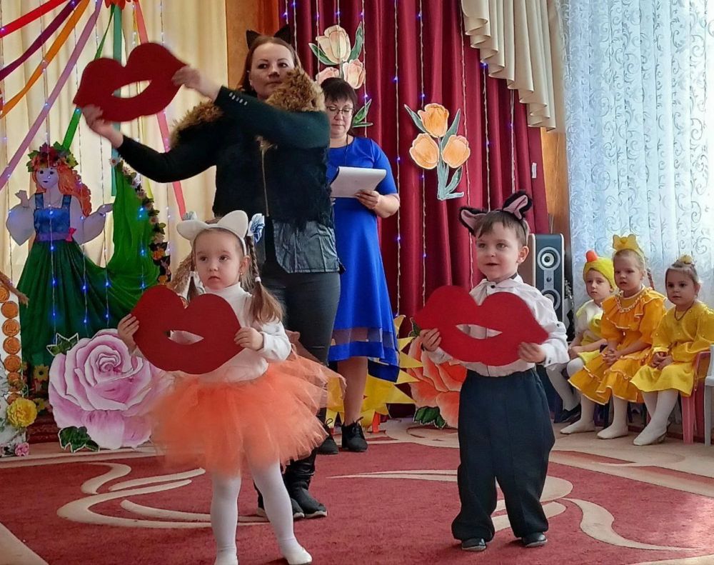 В детских садах Снежного отметили Международный женский день В детских садах Снежного отметили Международный женский день