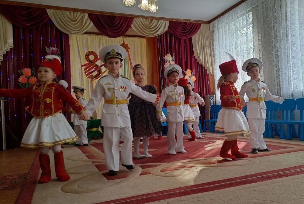 В детских садах Снежного отметили Международный женский день В детских садах Снежного отметили Международный женский день