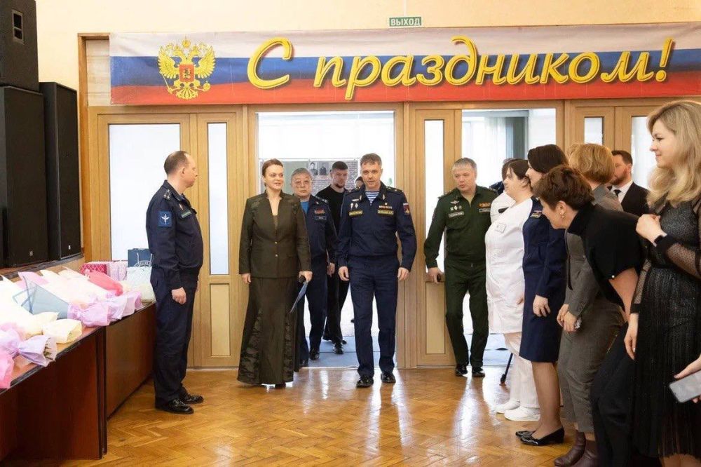В преддверии Международного женского дня поздравила женщин-военнослужащих и медицинских работников первого филиала Главного клинического госпиталя имени академика Н. Н. Бурденко В преддверии Международного женского дня поздравила женщин-военнослужащих и медицинских работников первого филиала Главного клинического госпиталя имени академика Н. Н. Бурденко