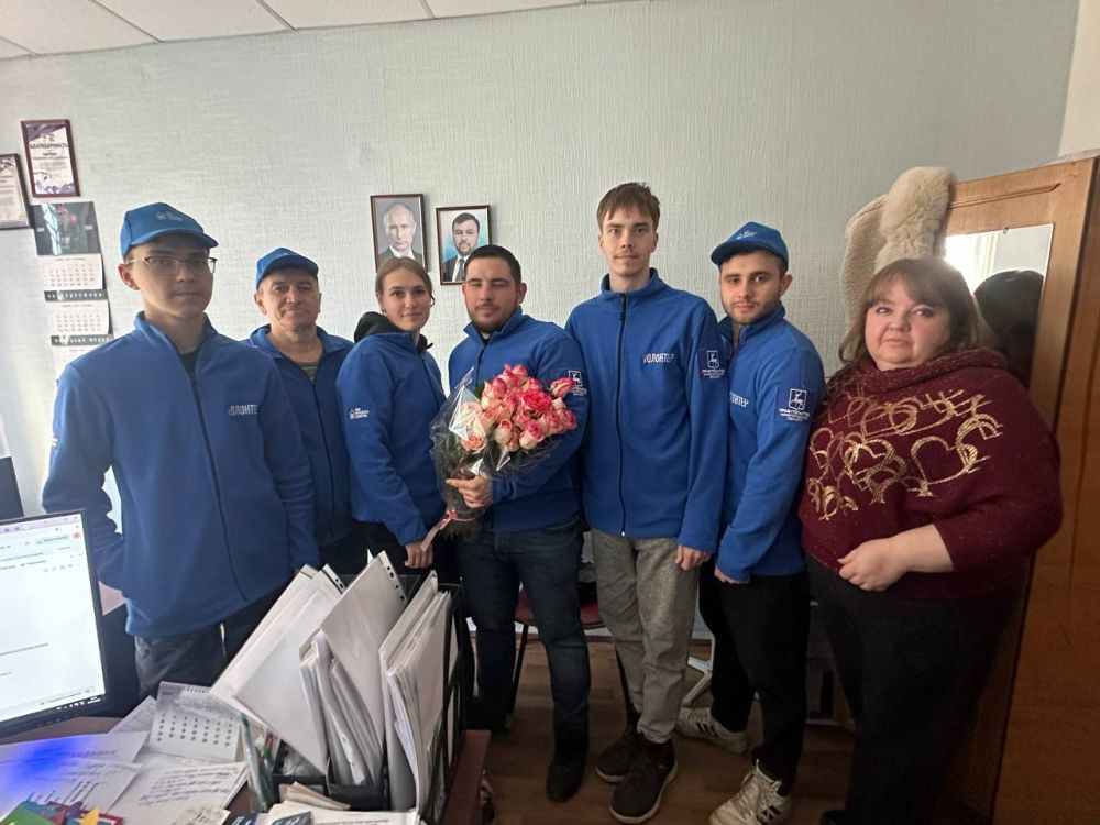 Поздравление женщин на рабочих местах Поздравление женщин на рабочих местах