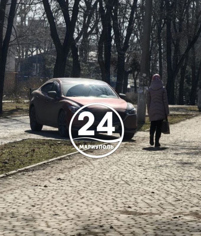 ПИШУТ ЧИТАТЕЛИ. Подписчик, пожелавший остаться неизвестным, написал в наш чат-бот о проблеме езды по тротуарам и парковках в неположенных местах (стилистика и орфография автора сохранена): Аллейка по Бульвару Богдана... ПИШУТ ЧИТАТЕЛИ. Подписчик, пожелавший остаться неизвестным, написал в наш чат-бот о проблеме езды по тротуарам и парковках в неположенных местах (стилистика и орфография автора сохранена): Аллейка по Бульвару Богдана...