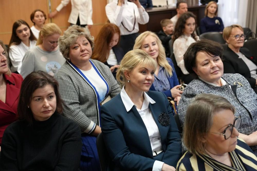 Александр Волошин: В преддверии 8 Марта в Представительстве ДНР в Москве состоялся вечер, посвящённый женщинам, которые своим трудом, заботой и самоотверженностью приближают Победу, оказывая помощь Донбассу и нашим бойцам Александр Волошин: В преддверии 8 Марта в Представительстве ДНР в Москве состоялся вечер, посвящённый женщинам, которые своим трудом, заботой и самоотверженностью приближают Победу, оказывая помощь Донбассу и нашим бойцам
