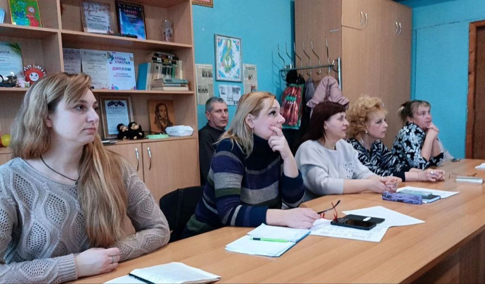 В МБУДО «Першотравневая школа искусств» состоялся педагогический совет В МБУДО «Першотравневая школа искусств» состоялся педагогический совет
