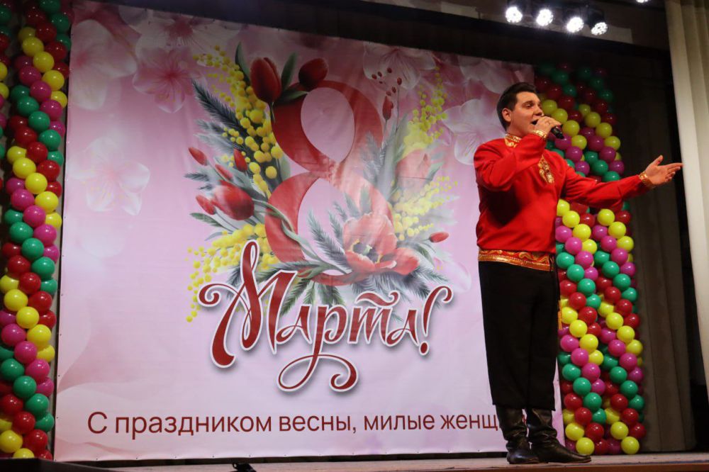 По всем городам нашей Республики мужчины поздравляют женщин с 8 Марта По всем городам нашей Республики мужчины поздравляют женщин с 8 Марта