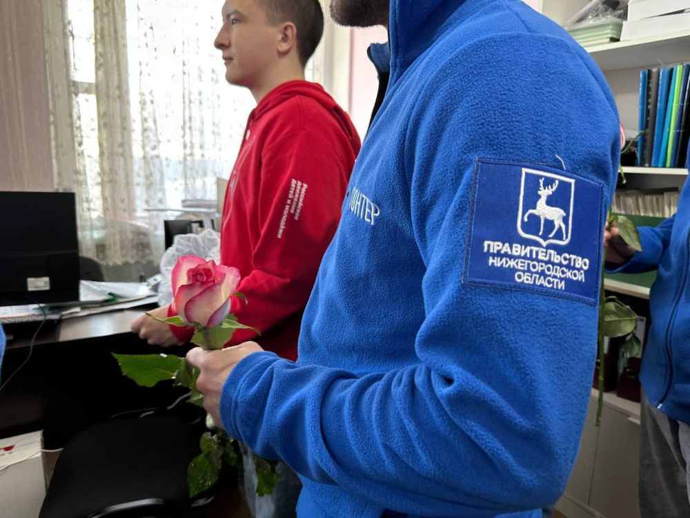Поздравление женщин на рабочих местах Поздравление женщин на рабочих местах