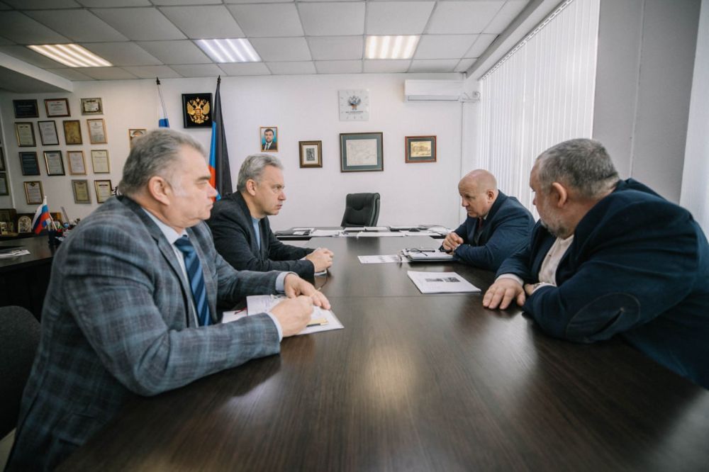 Олег Моргун: Санкт-Петербург поможет Мариуполю подготовиться к 80-й годовщине Победы в Великой Отечественной войне Олег Моргун: Санкт-Петербург поможет Мариуполю подготовиться к 80-й годовщине Победы в Великой Отечественной войне