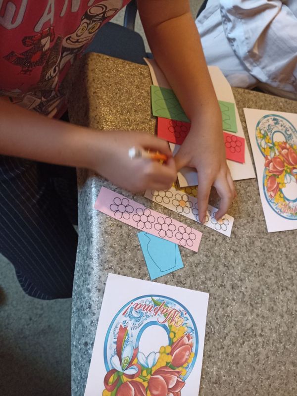                 8 