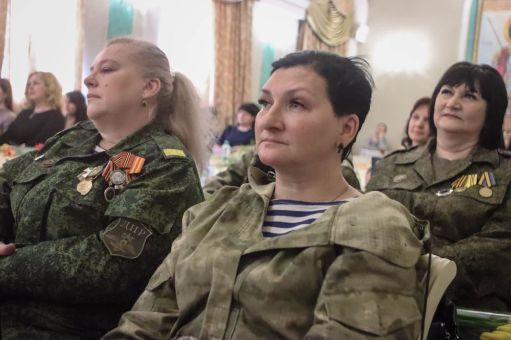 Поздравить с весной тех, кто защищает нашу Родину Поздравить с весной тех, кто защищает нашу Родину