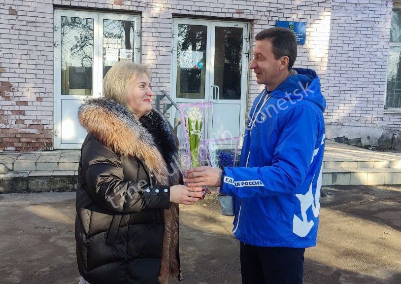 Алексей Кулемзин: В преддверии Международного женского дня в Донецке прошли тематические мероприятия: выставки рисунков, фотографий и праздничные концерты Алексей Кулемзин: В преддверии Международного женского дня в Донецке прошли тематические мероприятия: выставки рисунков, фотографий и праздничные концерты