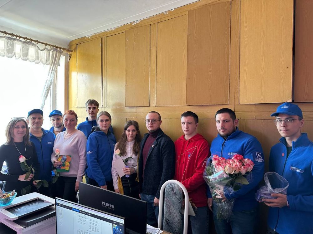 Поздравление женщин на рабочих местах Поздравление женщин на рабочих местах