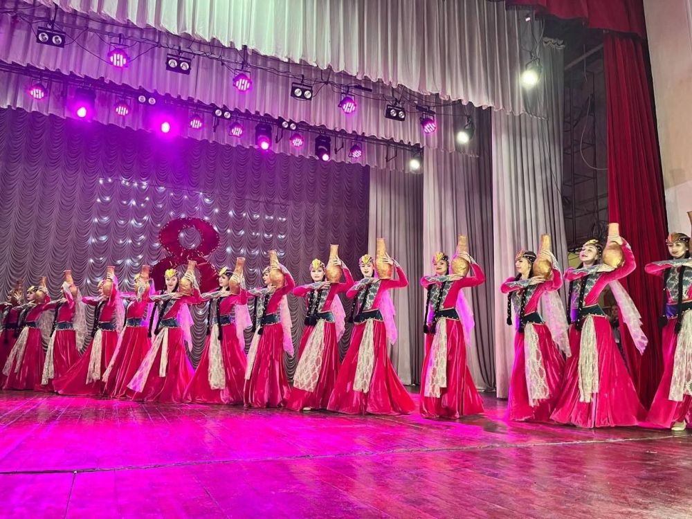6 марта в Харцызском городском Дворце культуры состоялся праздничный концерт, посвящённый Международному женскому дню 8 марта для женщин города Харцызска с участием всех творческих коллективов ХГДК 6 марта в Харцызском городском Дворце культуры состоялся праздничный концерт, посвящённый Международному женскому дню 8 марта для женщин города Харцызска с участием всех творческих коллективов ХГДК