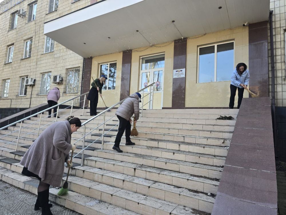 7 марта по партийному проекту «Городская среда», в рамках двухмесячника по благоустройству населенных пунктов в Старобешевском муниципальном округе прошел субботник 7 марта по партийному проекту «Городская среда», в рамках двухмесячника по благоустройству населенных пунктов в Старобешевском муниципальном округе прошел субботник