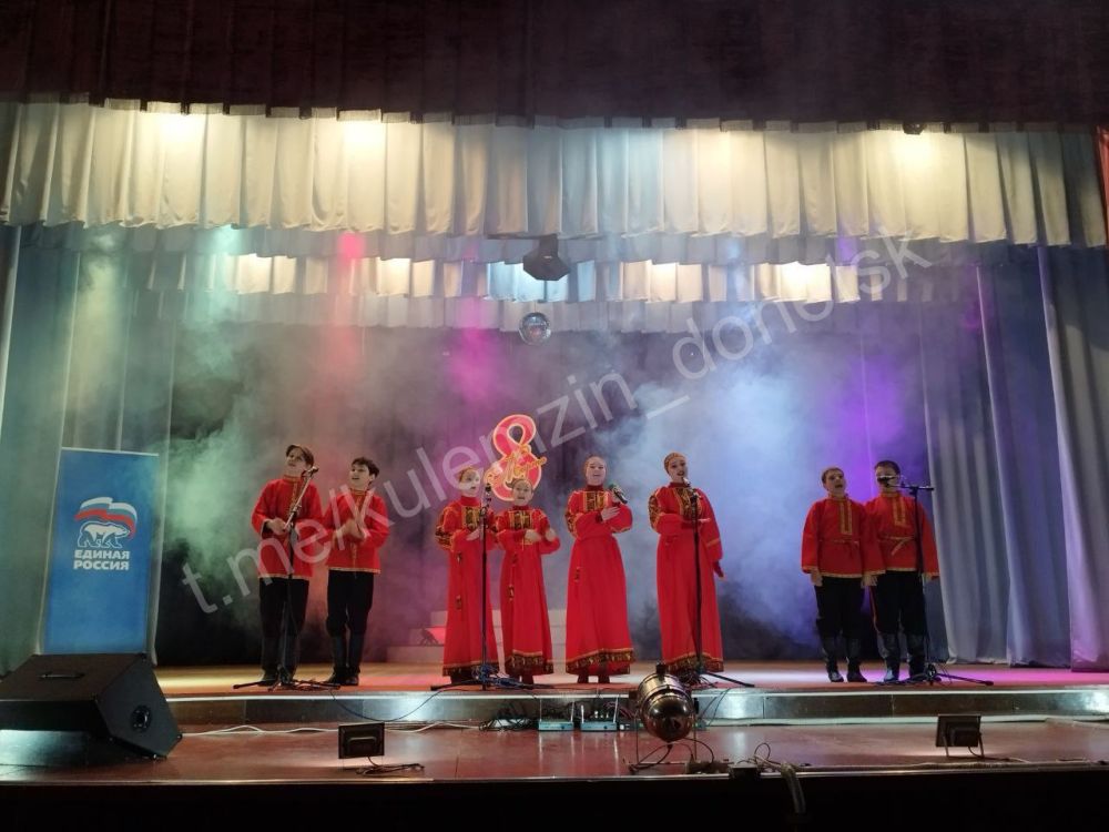 В рамках проекта «Крепкая семья» ВПП «Единая Россия» во Дворце культуры «Юбилейный» состоялся концерт «8 марта - день чудес», посвященный Международному женскому дню В рамках проекта «Крепкая семья» ВПП «Единая Россия» во Дворце культуры «Юбилейный» состоялся концерт «8 марта - день чудес», посвященный Международному женскому дню