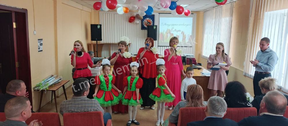 Алексей Кулемзин: В преддверии Международного женского дня в Донецке прошли тематические мероприятия: выставки рисунков, фотографий и праздничные концерты Алексей Кулемзин: В преддверии Международного женского дня в Донецке прошли тематические мероприятия: выставки рисунков, фотографий и праздничные концерты