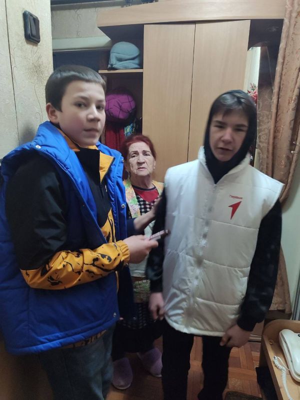 Эстафета добра. Первые Иловайска продолжают помогать жителям города, пополняя запасы питьевой воды Эстафета добра. Первые Иловайска продолжают помогать жителям города, пополняя запасы питьевой воды
