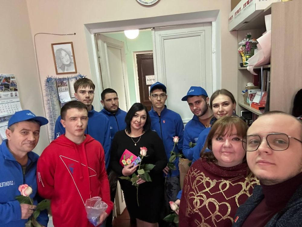 Поздравление женщин на рабочих местах Поздравление женщин на рабочих местах