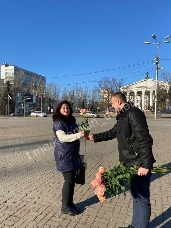 Алексей Кулемзин: Сегодня администрация городского округа Донецк приняла участие во Всероссийской акции «Вам, Любимые!» Алексей Кулемзин: Сегодня администрация городского округа Донецк приняла участие во Всероссийской акции «Вам, Любимые!»