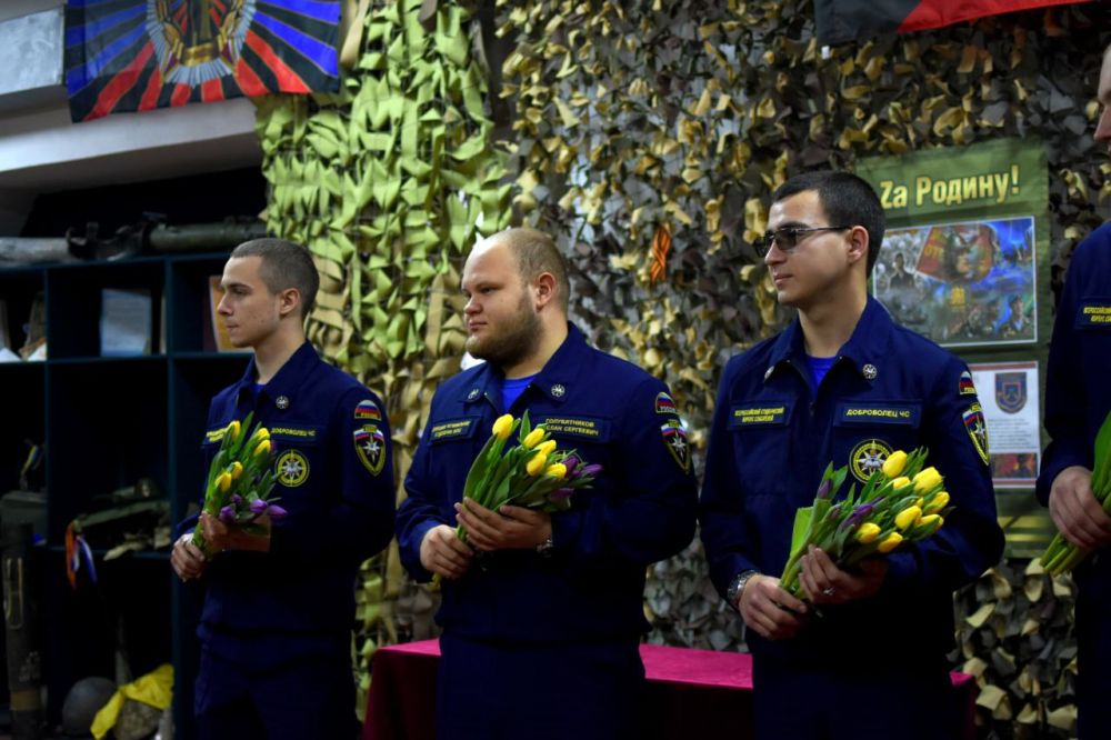 Добровольцы Донецкого РО ВСКС в рамках Всероссийской акции «В благодарность за службу!» посетили воинские части с особой миссией — поздравить наших дорогих женщин-военнослужащих, настоящих героинь, с Международным женским... Добровольцы Донецкого РО ВСКС в рамках Всероссийской акции «В благодарность за службу!» посетили воинские части с особой миссией — поздравить наших дорогих женщин-военнослужащих, настоящих героинь, с Международным женским...