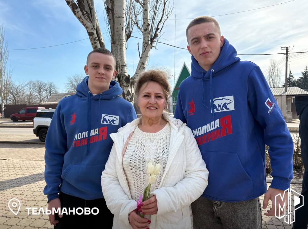 С праздником, дамы!. К Международному женскому дню в городах Республики Молодогвардейцы проводили различные мероприятия: раздавали открытки, воздушные шары и цветы, организовывали мастер-классы и посещали больницы С праздником, дамы!. К Международному женскому дню в городах Республики Молодогвардейцы проводили различные мероприятия: раздавали открытки, воздушные шары и цветы, организовывали мастер-классы и посещали больницы