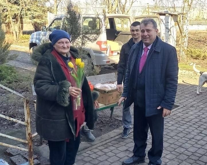 Жительницы Угледара и Павловки в ДНР получили поздравления к 8 Марта Жительницы Угледара и Павловки в ДНР получили поздравления к 8 Марта