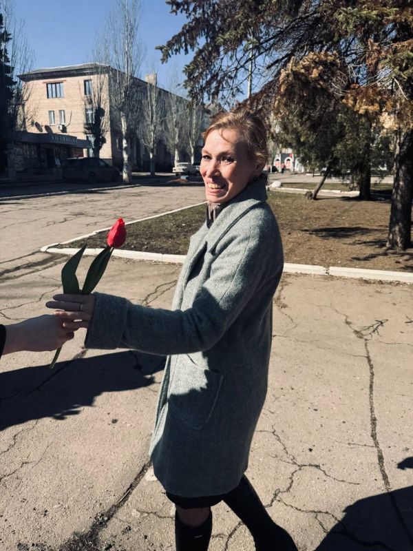 «Вам, любимые!», так называется наша акция, которая порадовала многих девушек города «Вам, любимые!», так называется наша акция, которая порадовала многих девушек города
