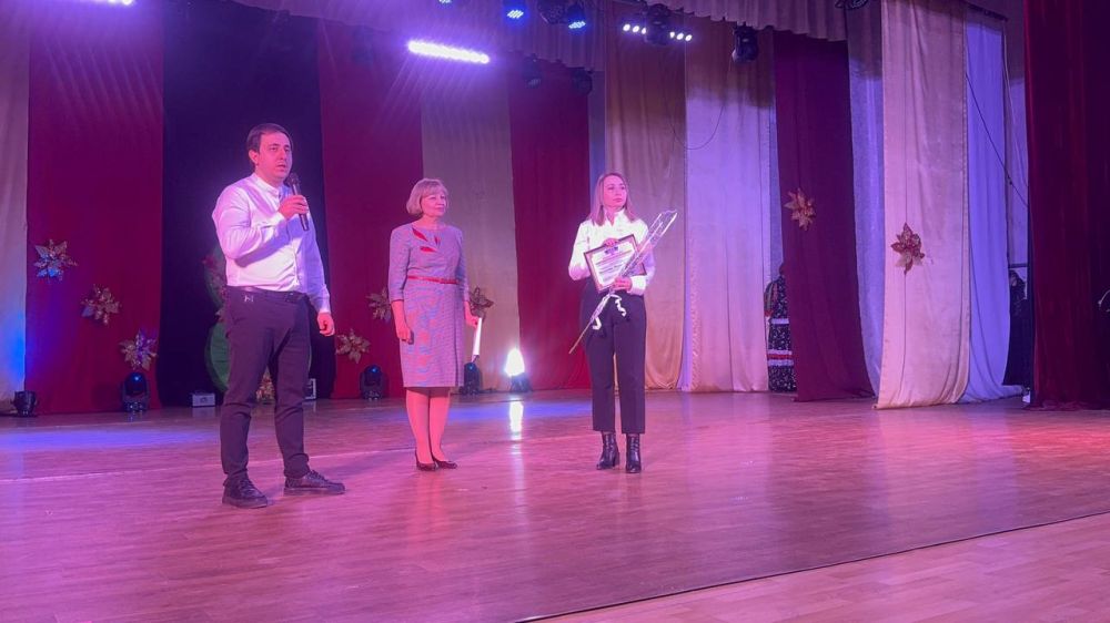 В Ждановке прошел праздничный концерт, посвященный Международному женскому дню В Ждановке прошел праздничный концерт, посвященный Международному женскому дню