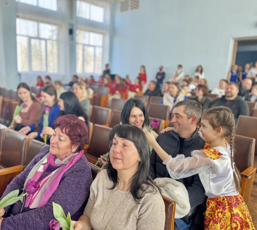 Александр Шатов: В Администрации округа прошел праздничный концерт, посвященный Международному женскому дню Александр Шатов: В Администрации округа прошел праздничный концерт, посвященный Международному женскому дню