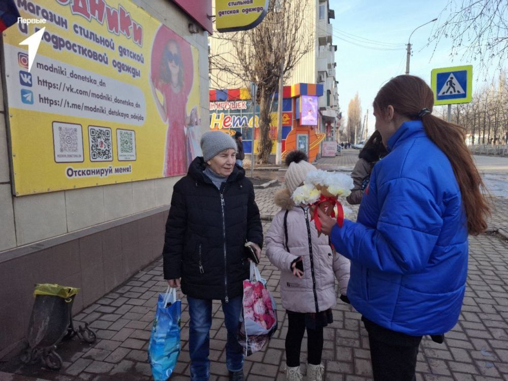С любовью от Первых. В Международный Женский день, улицы нашего города наполнились не только праздничными улыбками, но и теплом, которое подарили Первые С любовью от Первых. В Международный Женский день, улицы нашего города наполнились не только праздничными улыбками, но и теплом, которое подарили Первые