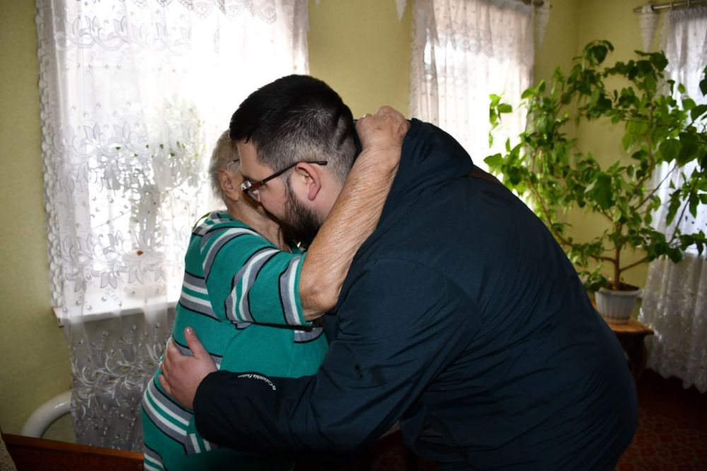 Сергей Желновач: Отдел опеки и попечительства администрации городского округа Дебальцево Донецкой Народной Республики поздравил мать-героиню Писареву Лидию Ивановну, которая воспитала 10 детей Сергей Желновач: Отдел опеки и попечительства администрации городского округа Дебальцево Донецкой Народной Республики поздравил мать-героиню Писареву Лидию Ивановну, которая воспитала 10 детей