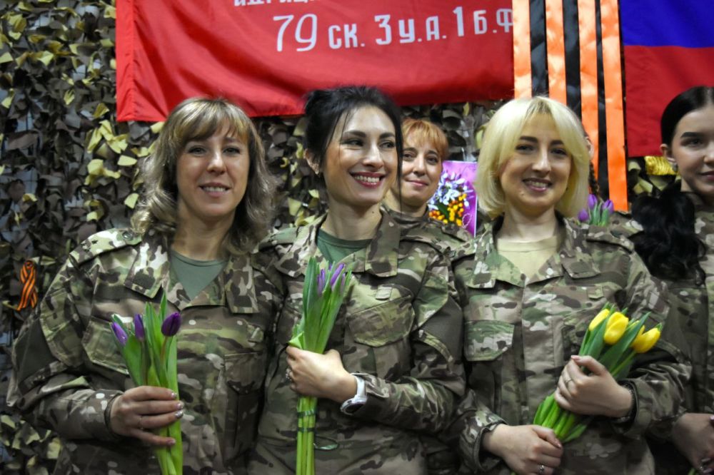 Добровольцы Донецкого РО ВСКС в рамках Всероссийской акции «В благодарность за службу!» посетили воинские части с особой миссией — поздравить наших дорогих женщин-военнослужащих, настоящих героинь, с Международным женским... Добровольцы Донецкого РО ВСКС в рамках Всероссийской акции «В благодарность за службу!» посетили воинские части с особой миссией — поздравить наших дорогих женщин-военнослужащих, настоящих героинь, с Международным женским...