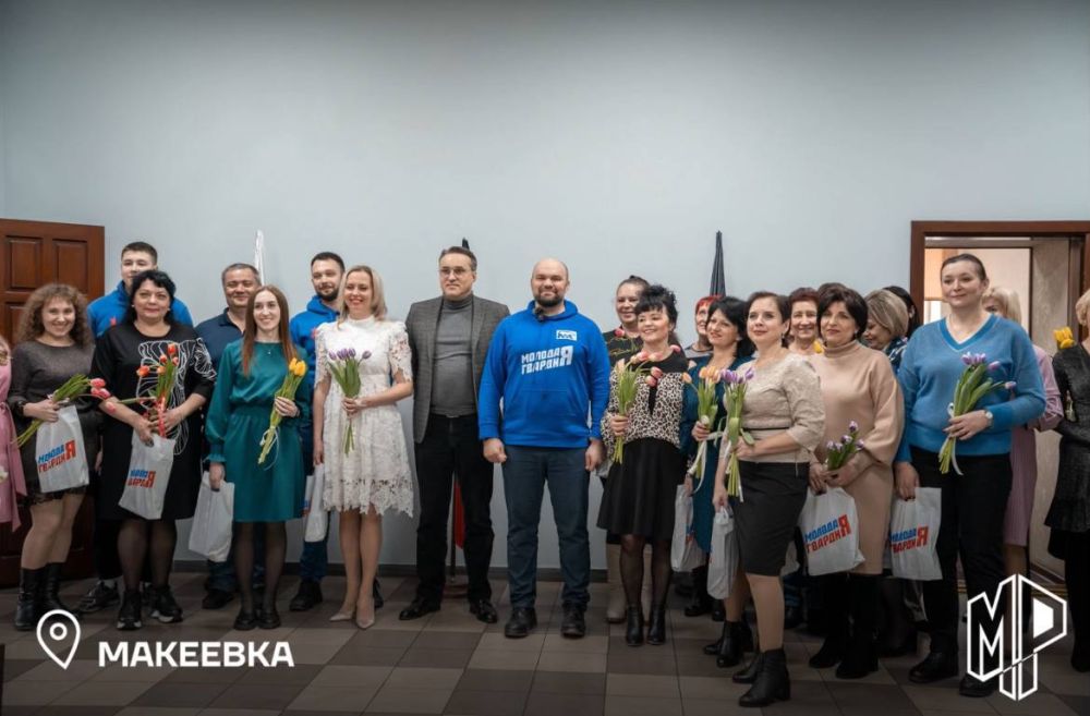 С праздником, дамы!. К Международному женскому дню в городах Республики Молодогвардейцы проводили различные мероприятия: раздавали открытки, воздушные шары и цветы, организовывали мастер-классы и посещали больницы С праздником, дамы!. К Международному женскому дню в городах Республики Молодогвардейцы проводили различные мероприятия: раздавали открытки, воздушные шары и цветы, организовывали мастер-классы и посещали больницы