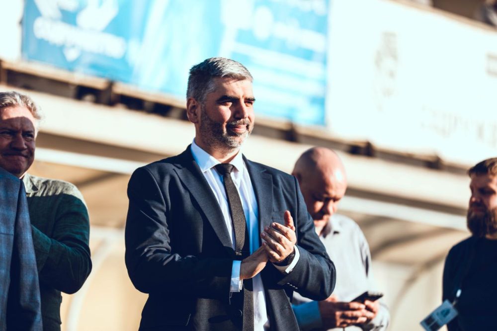 Алексей Дорофеев: Сегодня присутствовал на финале зимнего кубка "Содружество", где наша родная команда "Шахтёр" Донецк сражалась с футбольным клубом "Рубин Ялта" Алексей Дорофеев: Сегодня присутствовал на финале зимнего кубка "Содружество", где наша родная команда "Шахтёр" Донецк сражалась с футбольным клубом "Рубин Ялта"