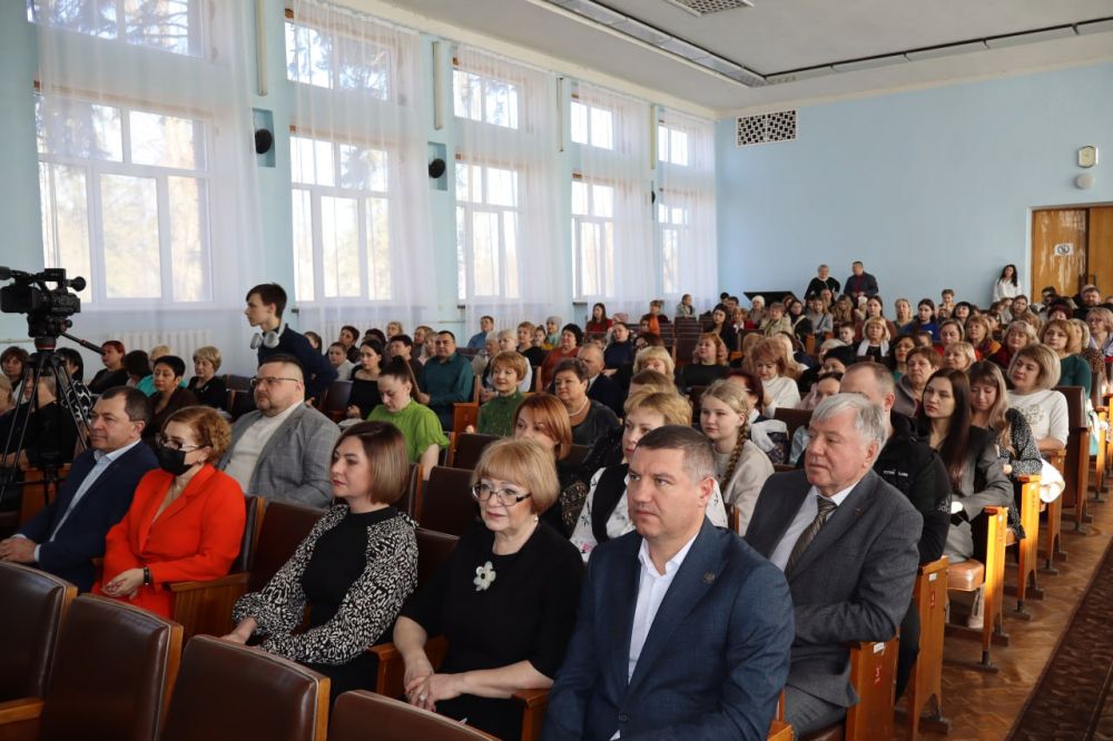 Александр Шатов: В Администрации округа прошел праздничный концерт, посвященный Международному женскому дню Александр Шатов: В Администрации округа прошел праздничный концерт, посвященный Международному женскому дню