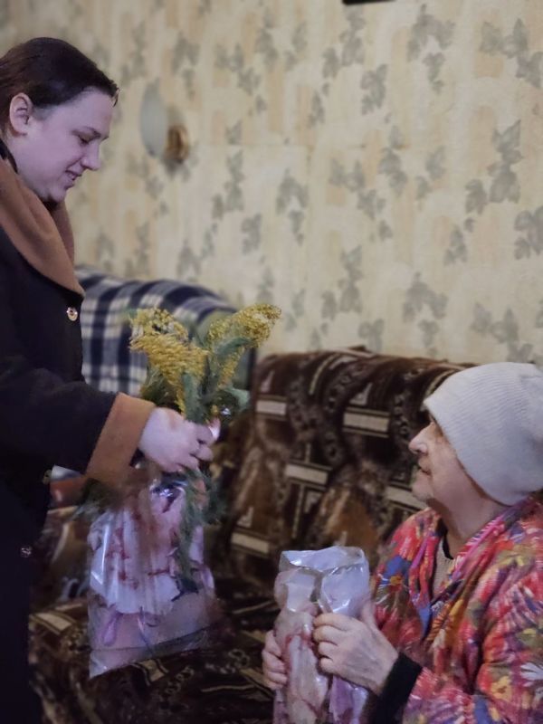 Сергей Желновач: В Дебальцево расцвела добрая акция "Весна и сердце шепчут в унисон" в рамках которой волонтеры города Дебальцево от всего сердца поздравили женщин проживающих в ПВР с Международным женским днем Сергей Желновач: В Дебальцево расцвела добрая акция "Весна и сердце шепчут в унисон" в рамках которой волонтеры города Дебальцево от всего сердца поздравили женщин проживающих в ПВР с Международным женским днем