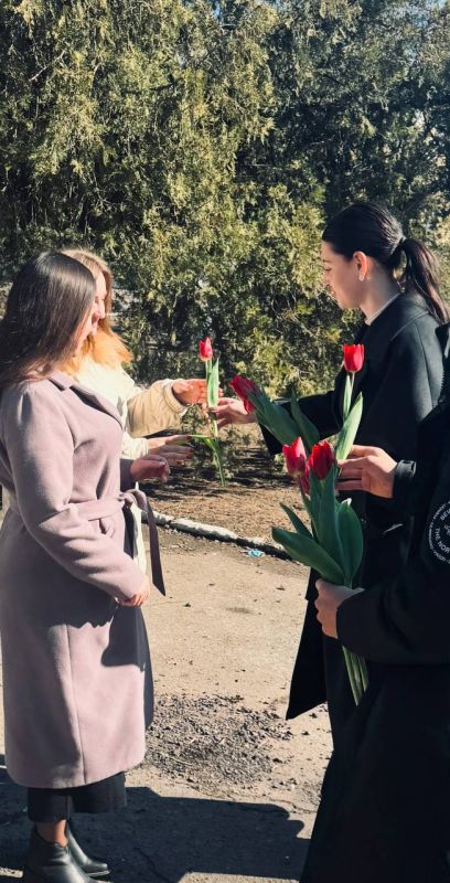 «Вам, любимые!», так называется наша акция, которая порадовала многих девушек города «Вам, любимые!», так называется наша акция, которая порадовала многих девушек города