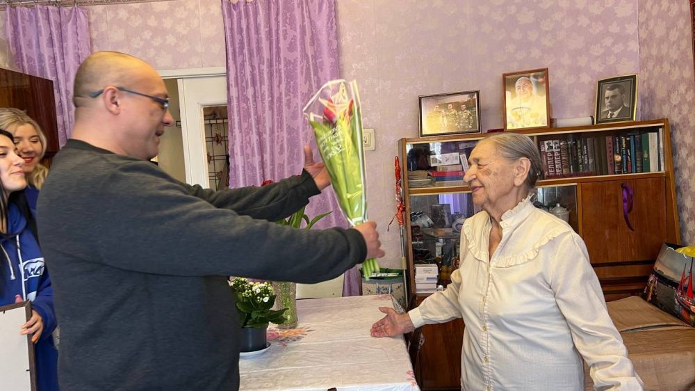 С теплом и благодарностью: поздравление ветерана с 8 Марта С теплом и благодарностью: поздравление ветерана с 8 Марта