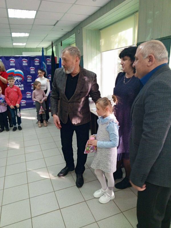 Самым добрым, чутким, нежным, заботливым, трудолюбивым, и конечно же, самым красивым, нашим мамам! Самым добрым, чутким, нежным, заботливым, трудолюбивым, и конечно же, самым красивым, нашим мамам!