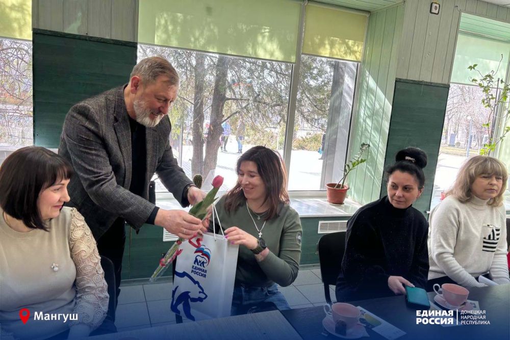 Цветы – символ весны и надежды Цветы – символ весны и надежды