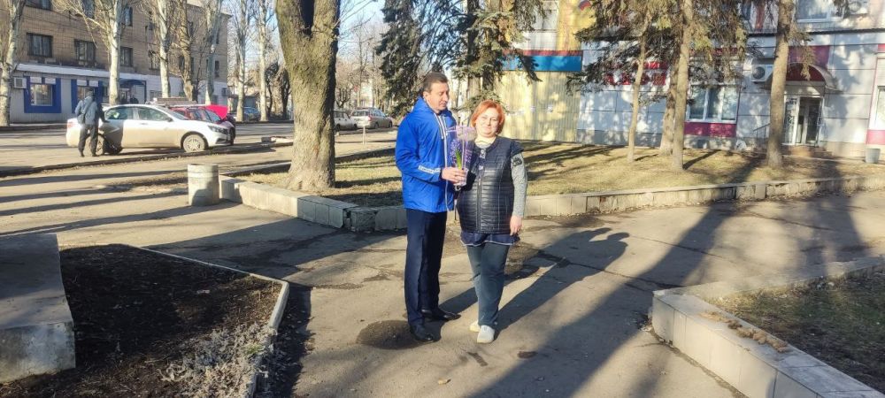 Вам, любимые!. Активисты Единой России из Кировского района столицы Республики и сотрудники Управы Кировского внутригородского района Администрации городского округа Донецк ДНР поздравили женщин с 8 Марта Вам, любимые!. Активисты Единой России из Кировского района столицы Республики и сотрудники Управы Кировского внутригородского района Администрации городского округа Донецк ДНР поздравили женщин с 8 Марта