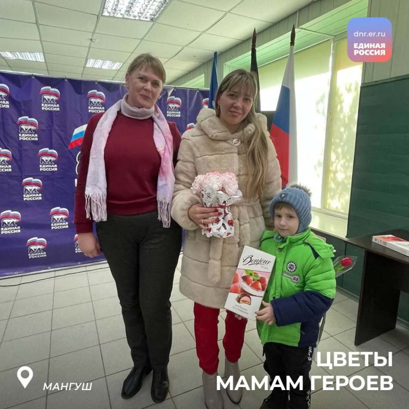 Мамы защитников Отечества продолжают получать цветы от наших партийцев Мамы защитников Отечества продолжают получать цветы от наших партийцев