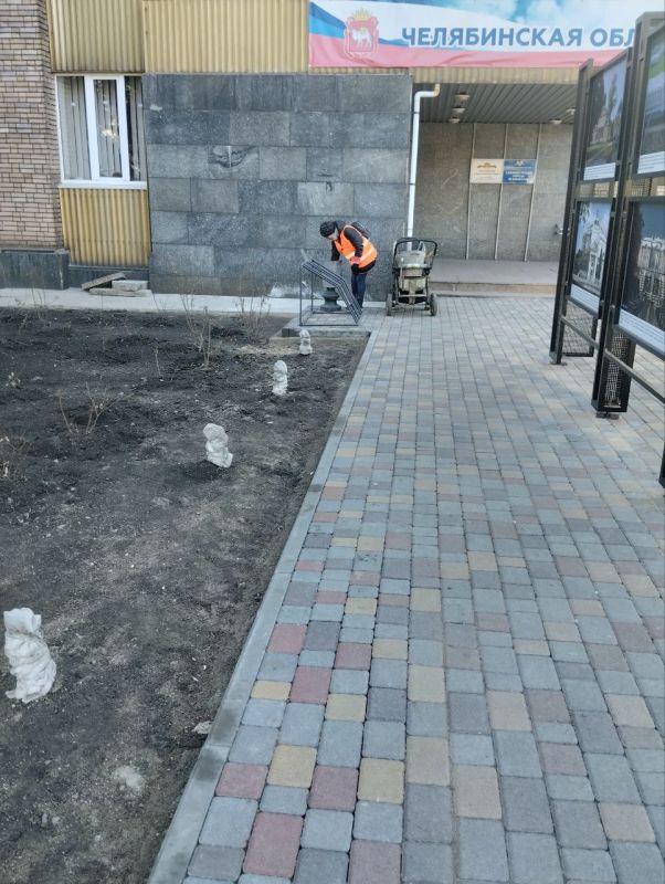 Сегодня, работники МУП АГЯ "ЖЭК" провели работы по благоустройству нашего города Сегодня, работники МУП АГЯ "ЖЭК" провели работы по благоустройству нашего города