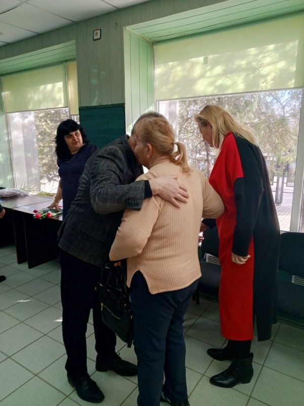 Самым добрым, чутким, нежным, заботливым, трудолюбивым, и конечно же, самым красивым, нашим мамам! Самым добрым, чутким, нежным, заботливым, трудолюбивым, и конечно же, самым красивым, нашим мамам!