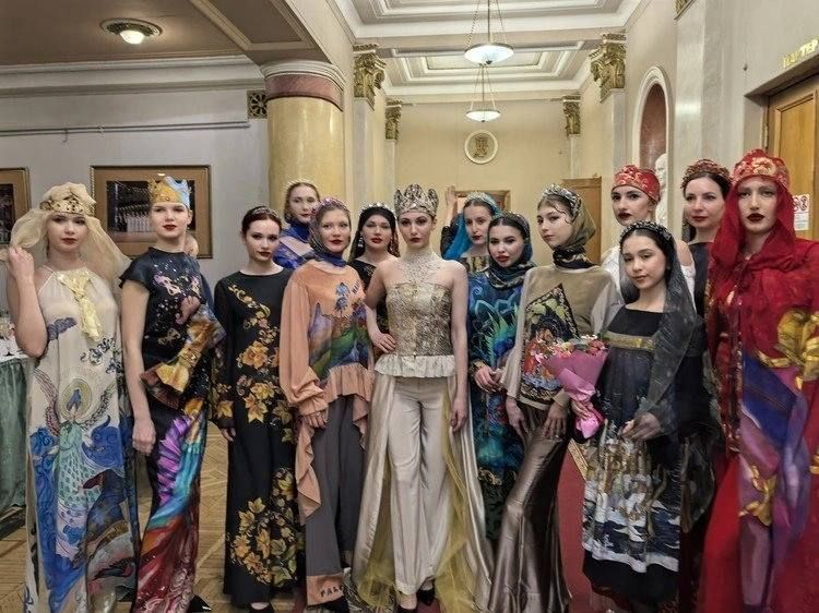 От меха до доспеха: в Донецке прошел показ мод, которого ждали три года От меха до доспеха: в Донецке прошел показ мод, которого ждали три года