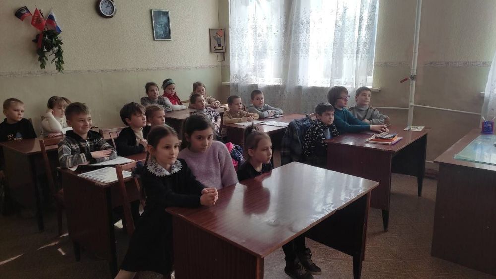 Сегодня, 10 марта преподаватель МБУ ДО "Харцызская детская школа искусств" Шевцова Виктория Владимировна провела классный час с обучающимися на тему "Что такое экстремизм?" Сегодня, 10 марта преподаватель МБУ ДО "Харцызская детская школа искусств" Шевцова Виктория Владимировна провела классный час с обучающимися на тему "Что такое экстремизм?"
