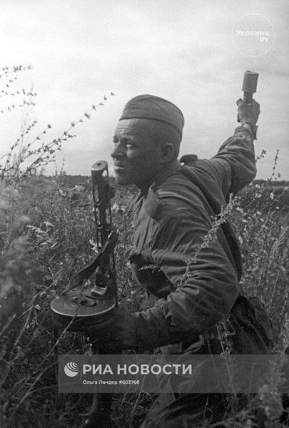 В спецпроекте «Фотоальбом Победы» мы каждый день публикуем небольшую подборку фотографий военных лет В спецпроекте «Фотоальбом Победы» мы каждый день публикуем небольшую подборку фотографий военных лет