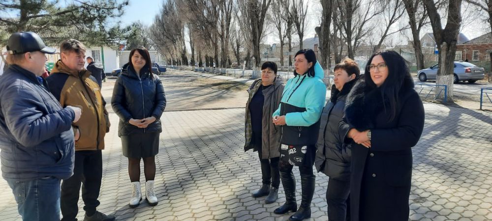 Начальник Седовского территориального отдела Администрации Новоазовского муниципального округа Владимир Степура провел встречу с работниками клуба и жителями поселка городского типа Седово Начальник Седовского территориального отдела Администрации Новоазовского муниципального округа Владимир Степура провел встречу с работниками клуба и жителями поселка городского типа Седово