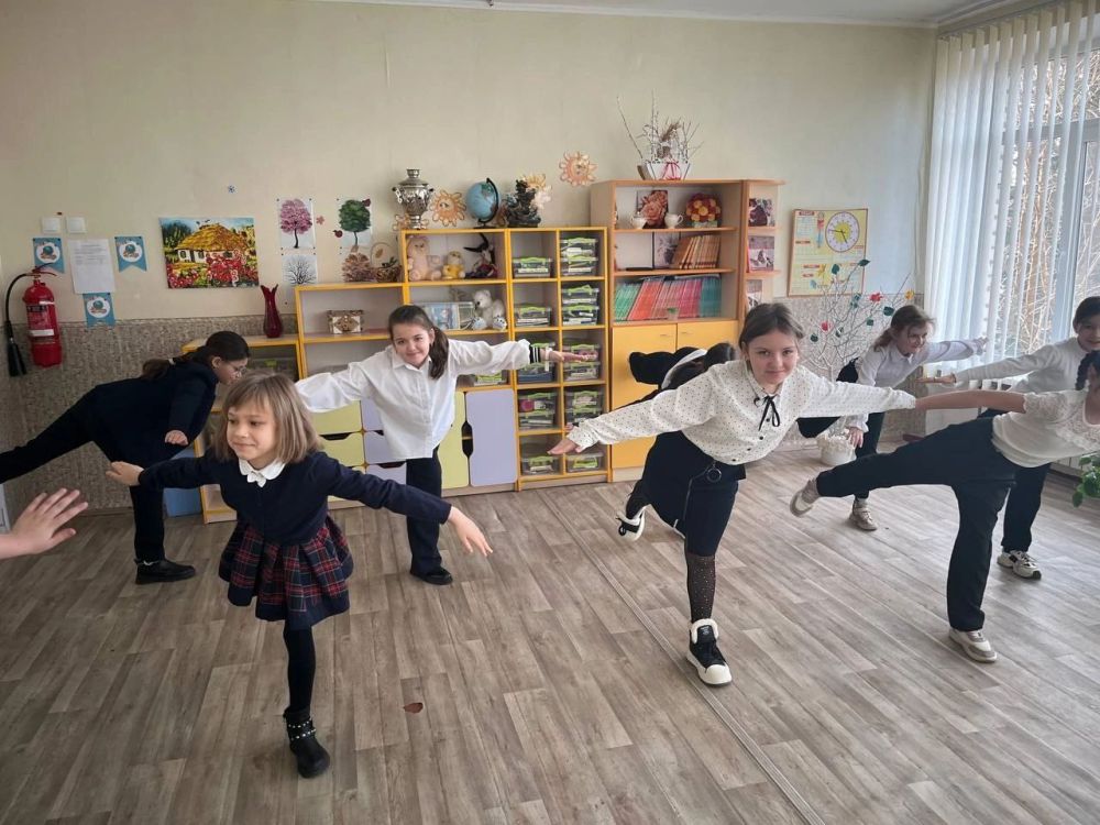 Разговоры о важном. В понедельник, 10 марта, в общеобразовательных учебных учреждениях Мангушского округа прошли уроки из цикла «Разговоры о важном», посвященные теме: «Массовый спорт в России» Разговоры о важном. В понедельник, 10 марта, в общеобразовательных учебных учреждениях Мангушского округа прошли уроки из цикла «Разговоры о важном», посвященные теме: «Массовый спорт в России»